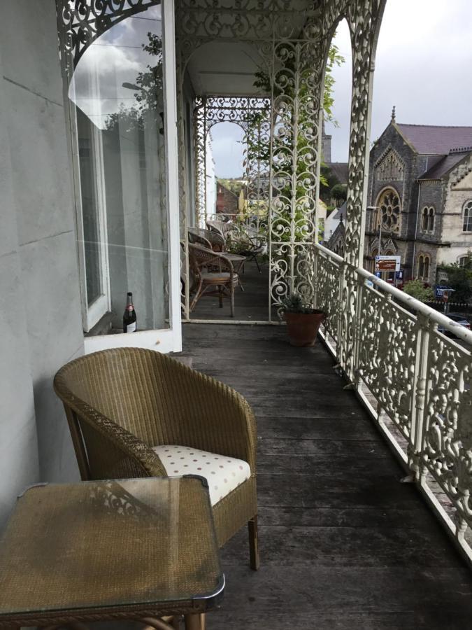 8A Spring Gardens Hotel Haverfordwest Exterior foto
